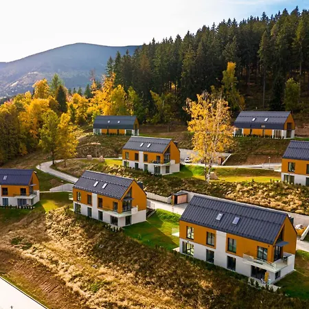 Wonder Home: Cozy With Private Terrace Near Trails And Slopes *