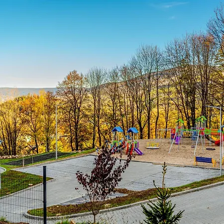 Apartment Wonder Home: Cozy With Private Terrace Near Trails And Slopes