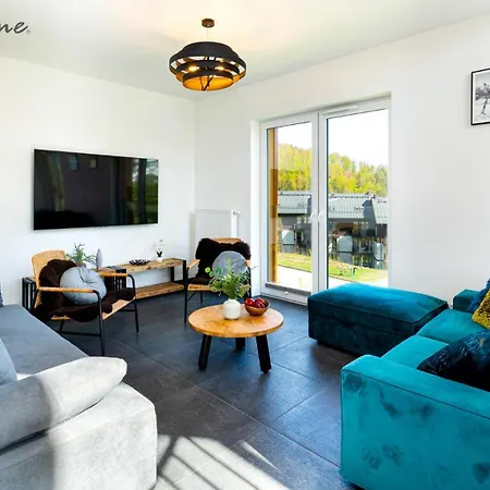 Wonder Home: Cozy With Private Terrace Near Trails And Slopes