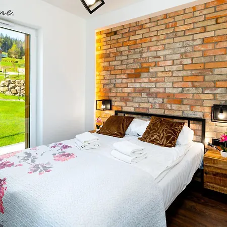 Wonder Home: Cozy With Private Terrace Near Trails And Slopes